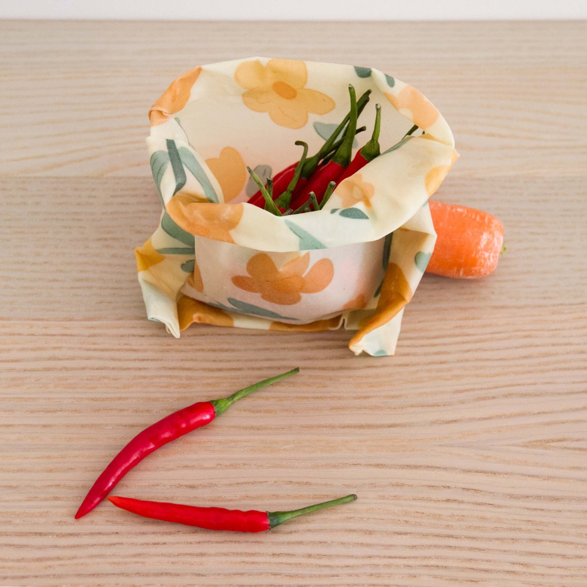 Hanie beeswax wrap bag with chillies